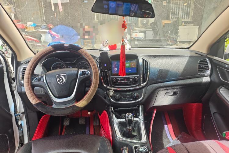 Used Baojun 560 2015 1.8L manual luxury version Center Console