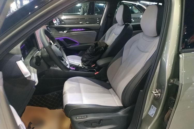 Used Volkswagen Tayron 2025 Tiguan L 380TSI 4Motion Luxury Easy Package Left Front Seat