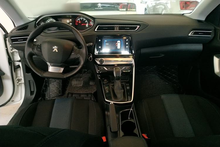 Used Peugeot 308 2018 230THP Automatic Luxury Edition Center Console