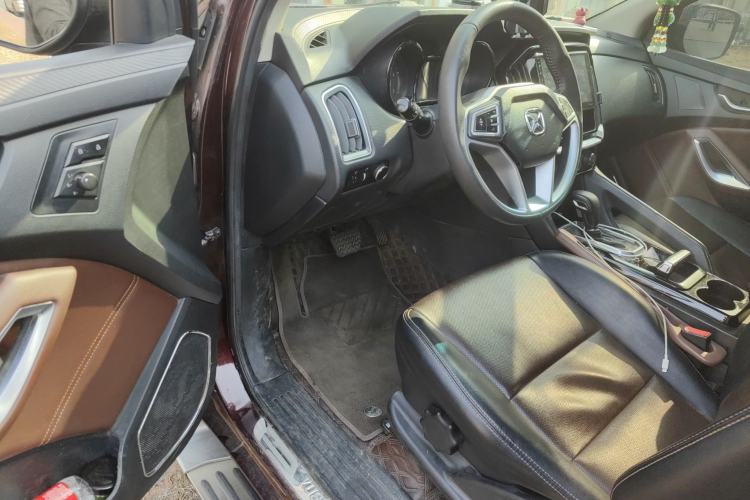 Used JMC Yusheng S350 2016 2.4T Automatic 4x4 Diesel Luxury 5-Seater Driver Seat