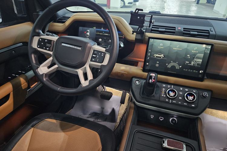 Used Land Rover Defender 2023 Facelift 110 3.0T P400 X-DYNAMIC HSE Interior 3