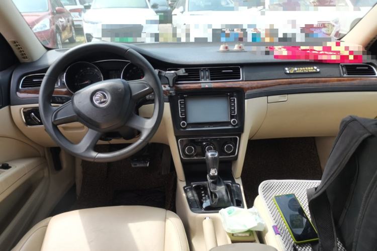 Used Skoda Superb 2013 1.8TSI Automatic MingShi Edition Center Console