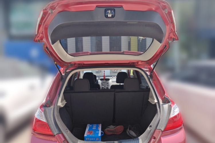 Used Venucia R50 2015 1.6L Automatic Fashion Edition Trunk