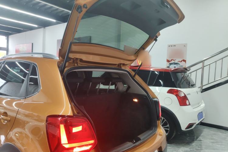 Used Volkswagen Polo 2014 1.6L Cross Polo Automatic
