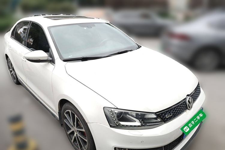 Used Volkswagen Sagitar 2013 2.0 TSI GLI Front Right 45 Deg