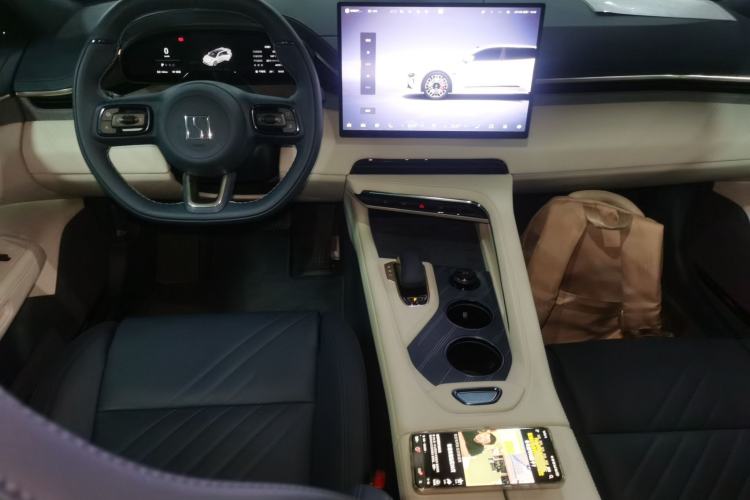 Used Zeekr 001 2025 YOU Edition 100 kWh All-Wheel Drive Center Console