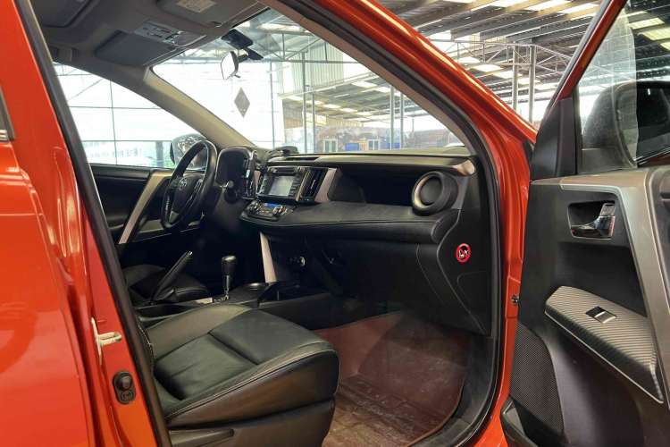 Used Toyota RAV4 2013 2.0L CVT Four-Wheel Drive New Edition