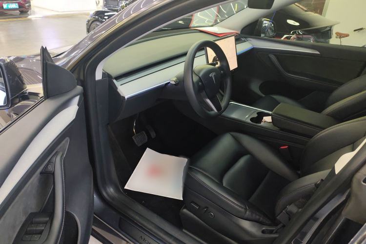 Used Tesla Model Y 2023 Long-Range All-Wheel-Drive Version