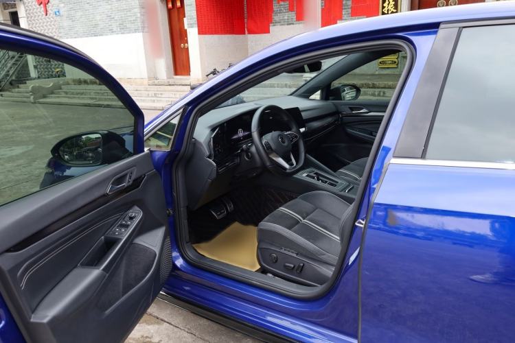 Used Volkswagen Golf 2021 280TSI DSG R-Line Interior 4