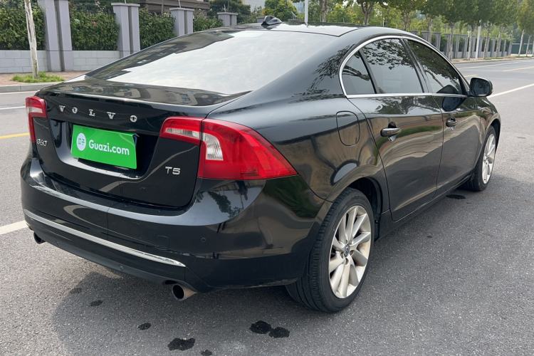 Used Volvo S60 2015 S60L 2.0T Zhiyuan Edition
