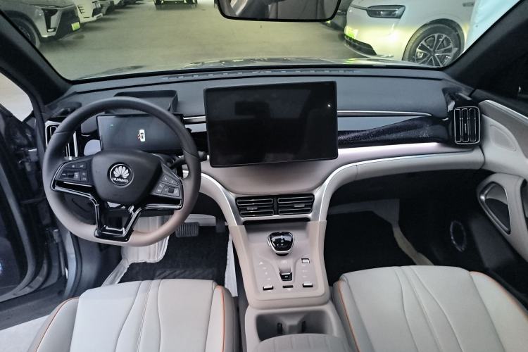 Used BYD Song Pro New Energy 2024 HONOR Edition DM-i 71KM Beyond Model Center Console