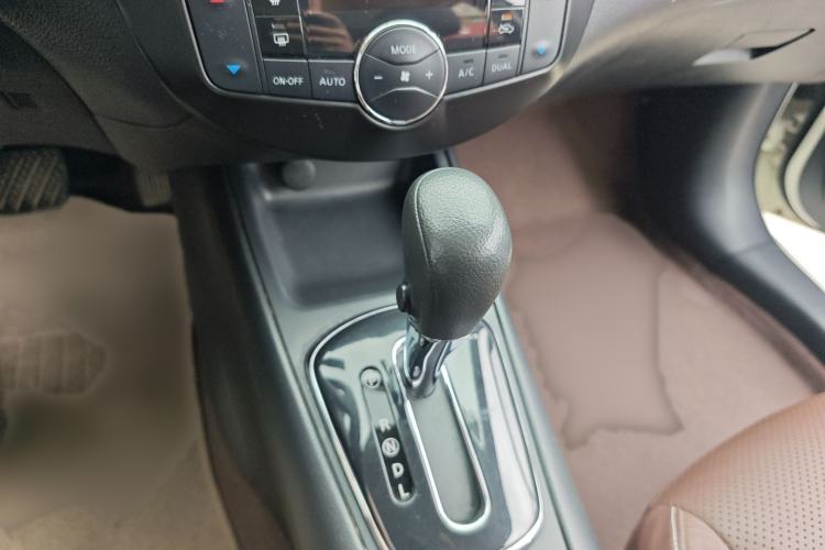Used Nissan Tiida 2014 1.6L CVT Smart Model Gear Lever