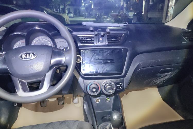 Used Kia K2 2012 Sedan 1.4L MT GLS Commemorative Edition Center Console