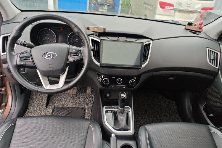 Used Hyundai ix25 2017 1.6L Automatic Smart Version Center Console