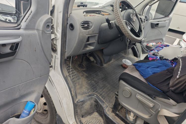 Used SAIC MAXUS Xintu V80 2021 2.0T AMT Classic City Distribution King Long Wheelbase Mid-Roof 3-Seater