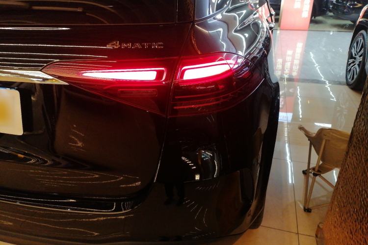 Used Mercedes-Benz GLE 2024 GLE 450 4MATIC Luxury Model Right Rear Taillight