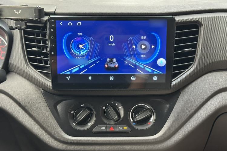 Used Wuling Hongguang V 2022 1.5L Jingqu Edition Enclosed-Window Vehicle with Electric Power Steering LAR Interior 9