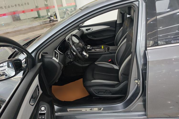 Used Roewe i6 MAX 2020 300TGI Automatic Supreme Edition with Cool Sunroof and Advanced Driving Features
