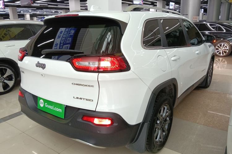 Used Jeep Cherokee 2020 2.0L Two-Wheel Drive Classic Sports Edition
