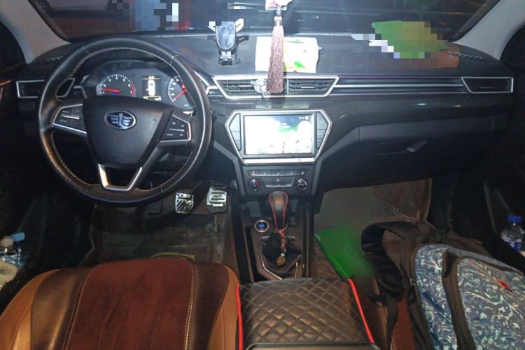 Used FAW Junpai CX65 2018 1.5L Manual Luxury Model Center Console