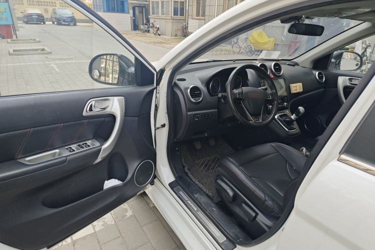 Used Haval H6 2015 Upgraded Model 1.5T Manual Two-Wheel Drive Elite Version
