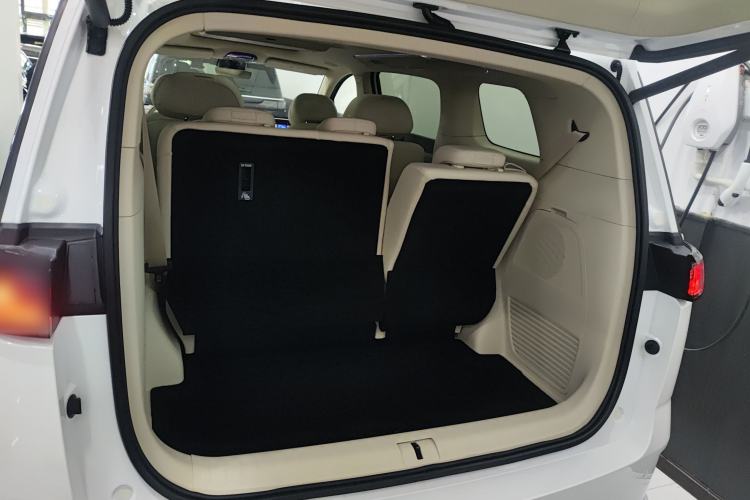 Used VOYAH Dream 2025 PHEV Four-Wheel Drive Prestige Kunpeng Edition
