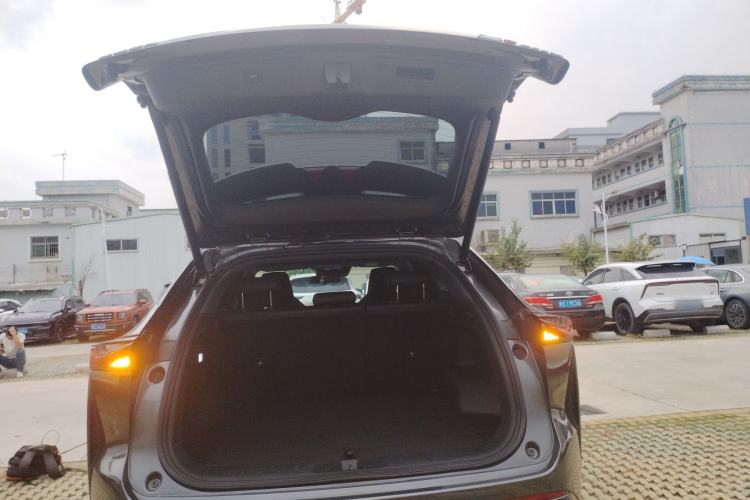 Used CHANGAN OSHAN Z6 2023 Blue Whale 1.5T DCT Smart Luxury Model Trunk