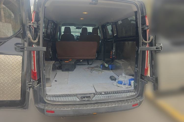 Used Ford Transit 2020 2.0T Diesel Multi-Function Commercial Vehicle Mid-Chassis Low-Roof Design with Dual Rear Doors Meeting China VI Emission Standards