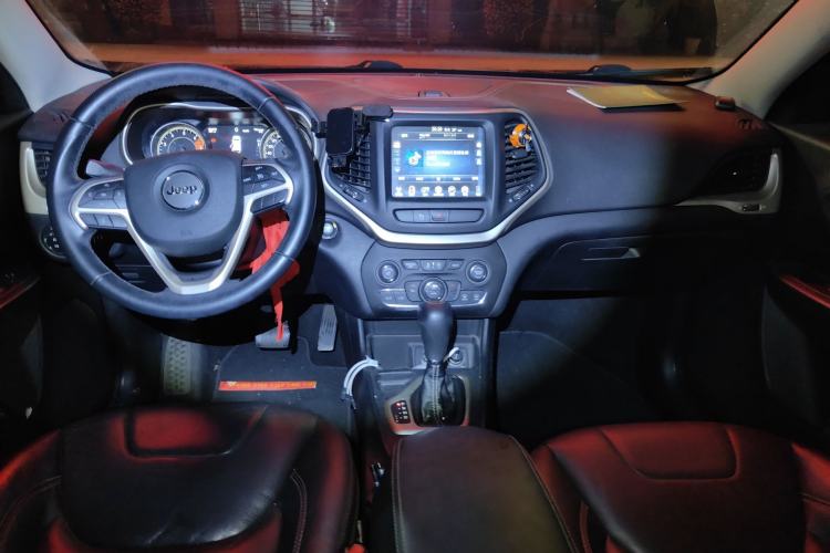 Used Jeep Cherokee 2017 2.0L Superior Edition