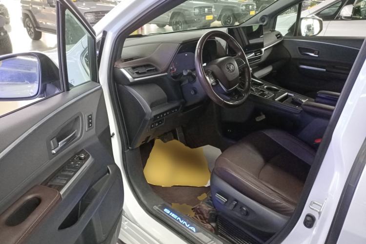 Used Toyota Sienna 2021 2.5L Hybrid Platinum Edition