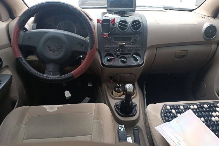 Used Wuling Hongguang 2010 1.2L Standard Version China IV Center Console
