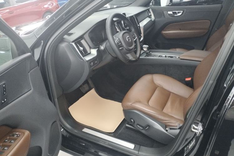 Used Volvo XC60 2021 T5 4x4 Smart Luxury Edition Driver Seat