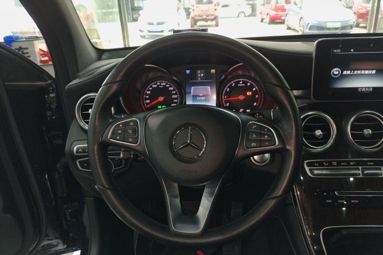 Used Mercedes-Benz GLC 2017 GLC 260 4MATIC Luxury Model