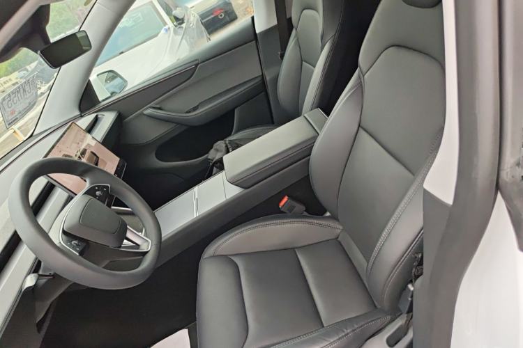 Used Tesla Model Y 2025 Rear-Wheel-Drive Version