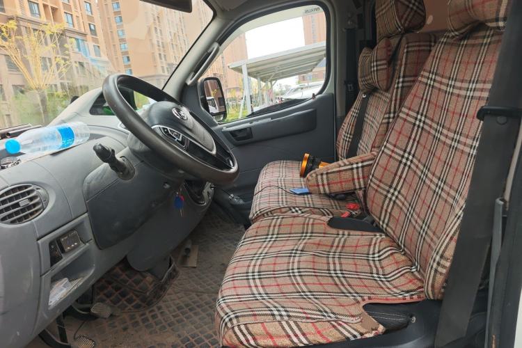 Used SAIC MAXUS Xintu V80 2019 2.5T Classic Edition 6-Speed Manual – Aoyuntong Modified Version Short Wheelbase Mid-Height Roof 5/6 Seats
