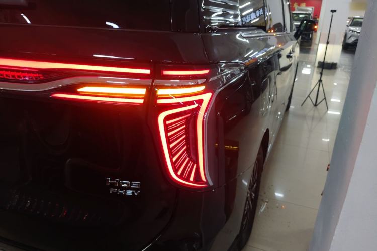 Used Hongqi HQ9 PHEV 2024 2.0T Four-Wheel Drive Business Edition Right Rear Taillight