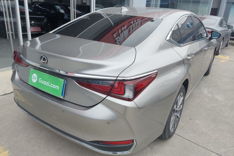 Used Lexus ES 2023 200 Excellence Edition
