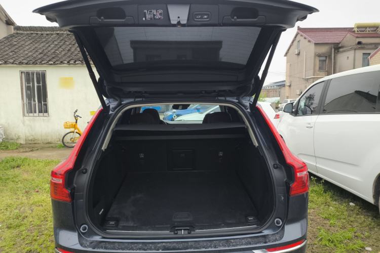 Used Volvo XC60 2020 T5 4x4 Smart Luxury Edition Trunk