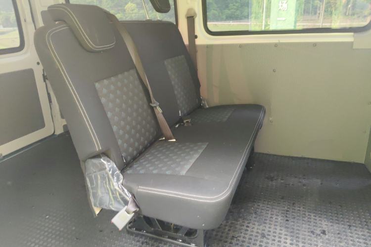 Used SAIC MAXUS Xintu V80 2025 PRO Aoyuntong 2.0T AMT Short Wheelbase Mid-Height 5/6-Seater
