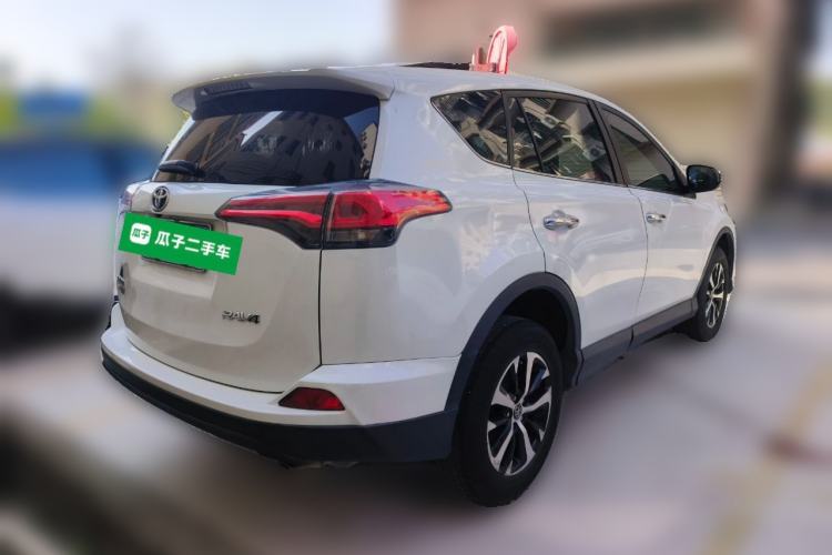 Used Toyota RAV4 2016 2.0L CVT Two-Wheel Drive Fashion Edition China V Standard
