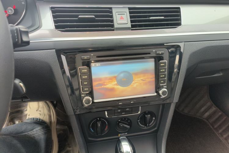 Used Volkswagen Bora 2016 1.6L Automatic Fashion Model Audio And AC Panel