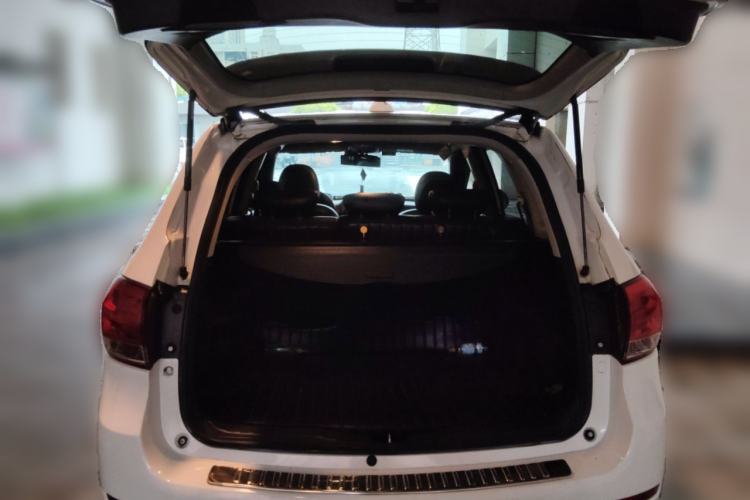 Used Haval H6 2013 Upgraded Model 2.4L Automatic Two-Wheel Drive Elite Version Trunk