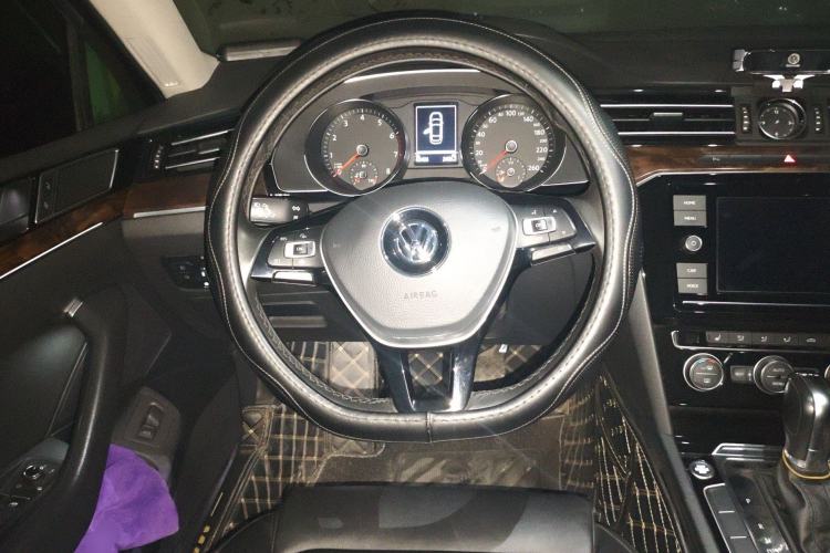 Used Volkswagen Magotan 2019 330TSI DSG Luxury Version China VI Standard Steering Wheel
