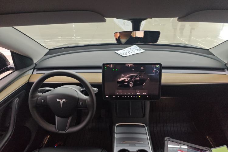 Used Tesla Model Y 2023 Long-Range All-Wheel-Drive Version
