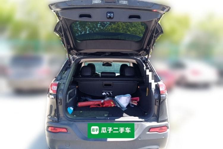 Used Jeep Cherokee 2016 2.4L Leading Smart Version Trunk