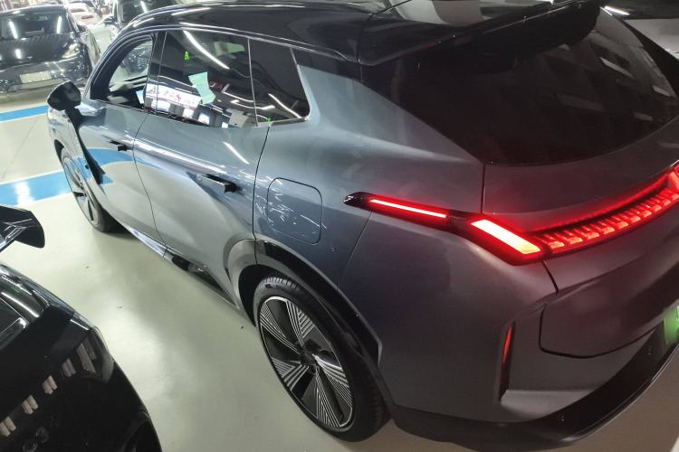 Used Lynk & Co 08 EM-P 2025 220 km All-Wheel-Drive Performance Halo
