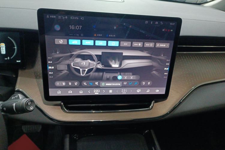 Used Volvo EM90 2025 Ultra Six-Seater
