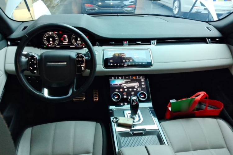 Used Land Rover Range Evoque 2020 249 PS R-DYNAMIC SE Sport Technology Edition Center Console