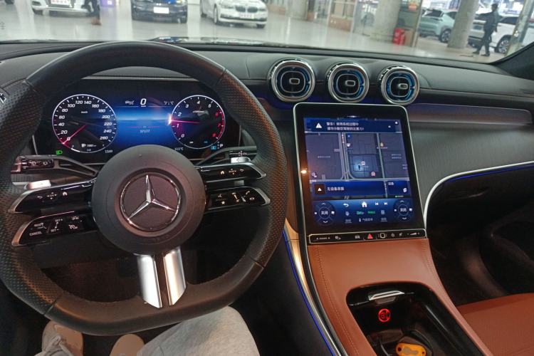 Used Mercedes-Benz GLC 2023 Facelift GLC 260 L 4MATIC Luxury Version 5 Seats
