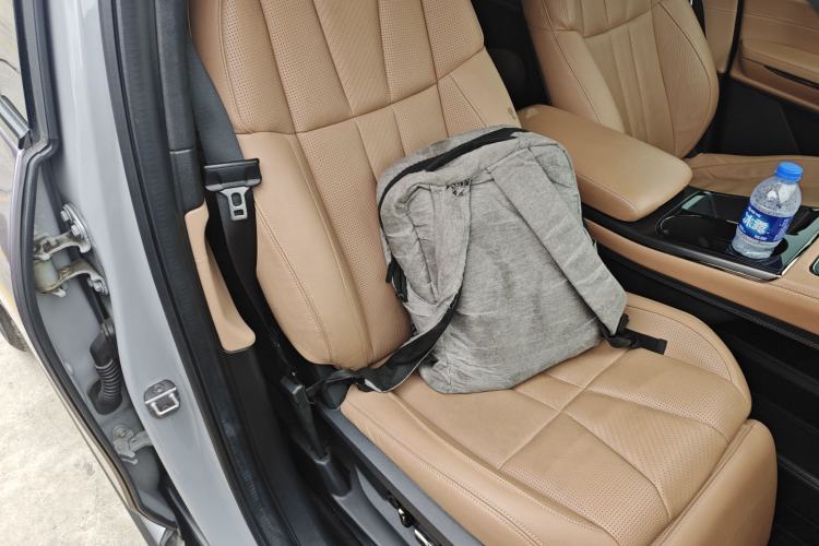 Used Nio ES8 2022 75 kWh Six-Seater Version Right Front Seat